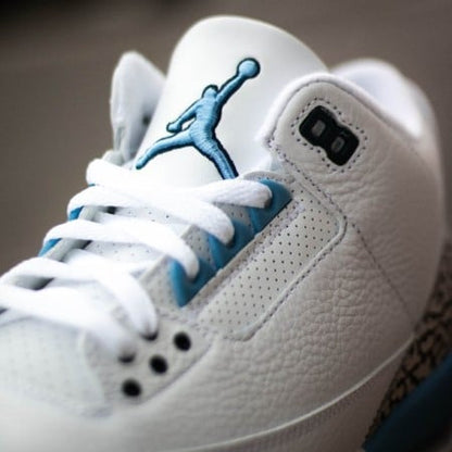 Air Jordan 3 UNC